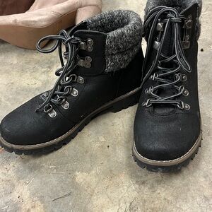 Cliffs by WHITE MOUNTAIN Black Lace Up Boots with Rugged Sole